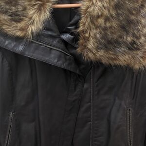 Elegant Black Leather Jacket with Faux Fur Collar